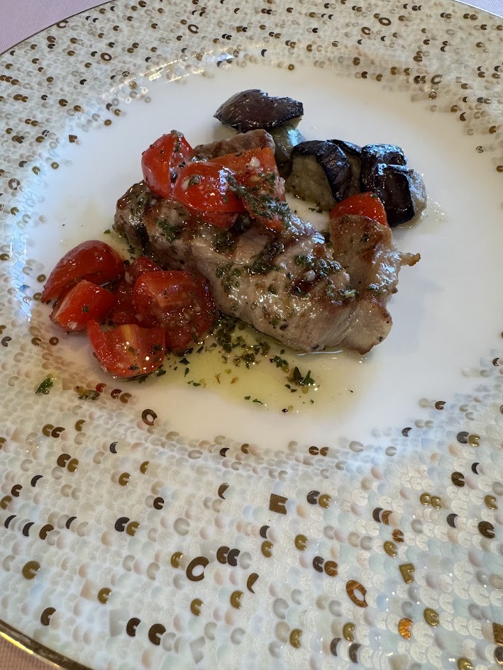 レストランの夕食